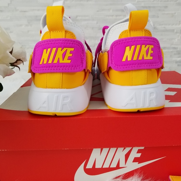 New W NIKE Air Huarache City Sneakers - Picture 4 of 6